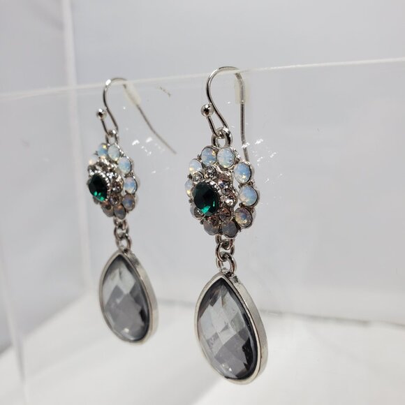 Bijou Silver Crystal Dangle emerald-green center fish hook Earring - Picture 5 of 6